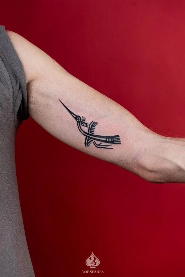 Blackwork Lạc Bird Tattoo