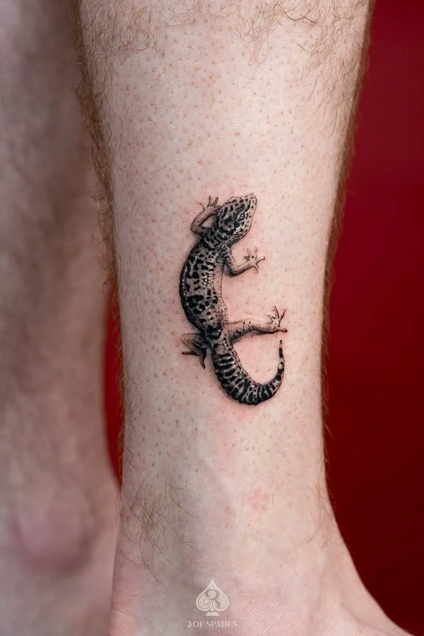 tattoo style Micro-realism Gecko Tattoo concept featuring a miniature lifelike gecko with detailed eyes, textured skin, delicate toes, and subtle realistic shading at 3 of Spades Hanoi Tattoo.