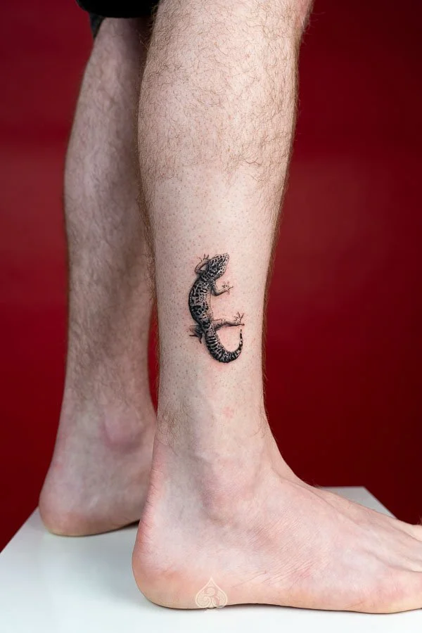Micro-realism Gecko Tattoo concept featuring a miniature lifelike gecko with detailed eyes, textured skin, delicate toes, and subtle realistic shading at 3 of Spades Hanoi Tattoo.