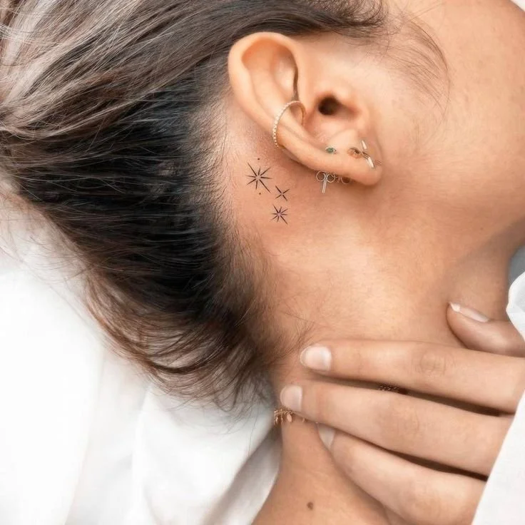 Small Behind Ear Tattoo: 12 Minimalist Ideas & Meanings